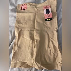 Shapermint All Day Everyday High Waisted Shorts. Tags still on. Size M/L.